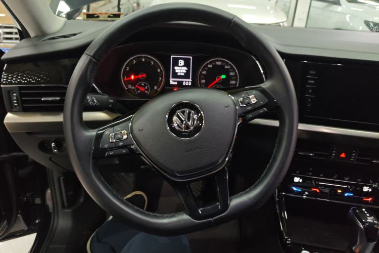 Used Volkswagen Passat 2020 330TSI Elite Edition China VI Steering Wheel