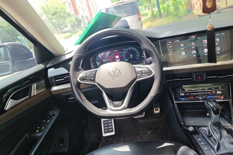 Used Volkswagen Passat 2020 Revised Version 330TSI Luxury Edition China VI Standard Steering Wheel