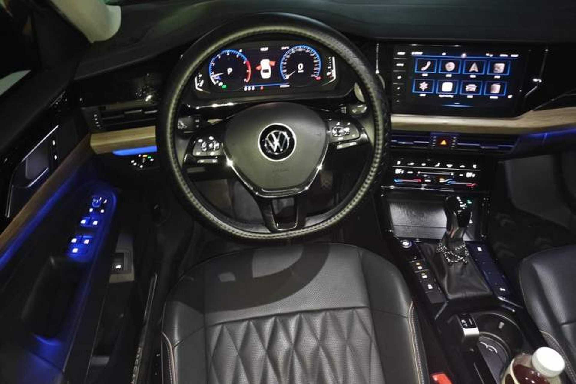 Used Volkswagen Passat 2020 Revised Version 330TSI Luxury Edition China VI Standard Steering Wheel
