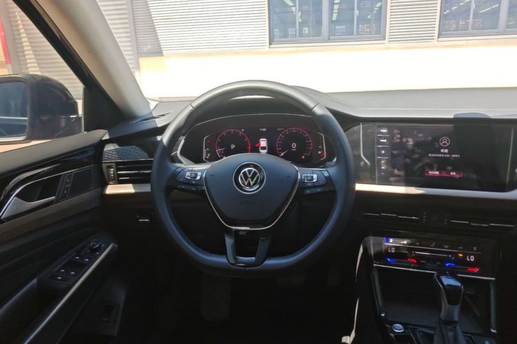 Used Volkswagen Passat 2020 Revised Version 330TSI Luxury Edition China VI Standard Steering Wheel