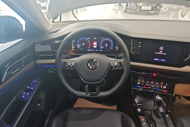 Used Volkswagen Passat 2020 Revised Version 330TSI Luxury Edition China VI Standard Steering Wheel