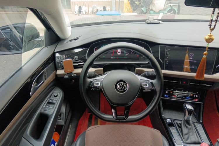 Used Volkswagen Passat 2020 Revised Version 330TSI Luxury Edition China VI Standard Steering Wheel