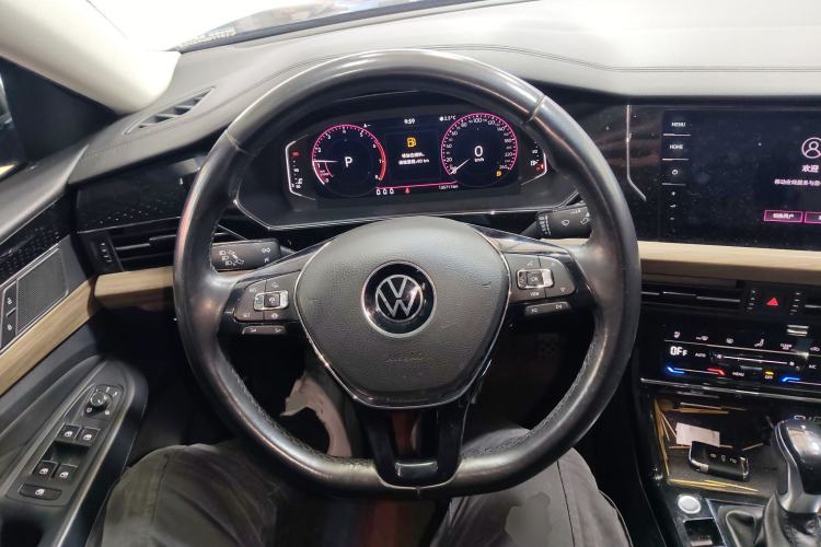 Used Volkswagen Passat 2020 Revised Version 330TSI Luxury Edition China VI Standard Steering Wheel