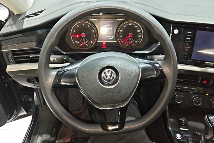 Used Volkswagen Passat 2020 280TSI Business Edition China VI Standard Steering Wheel