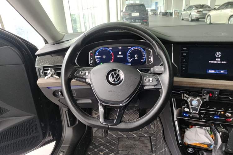 Used Volkswagen Passat 2020 Revised Version 330TSI Luxury Edition China VI Standard Steering Wheel
