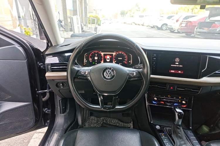 Used Volkswagen Passat 2020 330TSI Luxury Edition China VI Steering Wheel