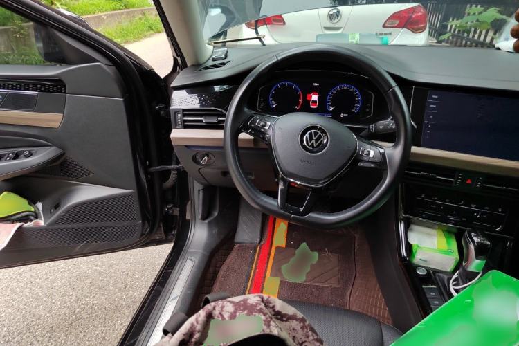 Used Volkswagen Passat 2020 Revised Version 330TSI Luxury Edition China VI Standard Steering Wheel