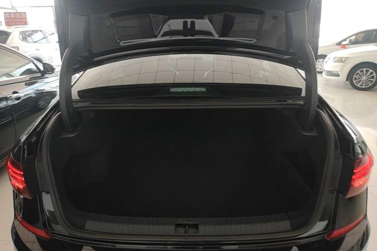 Used Volkswagen Passat 2020 330TSI Elite Edition China VI Trunk