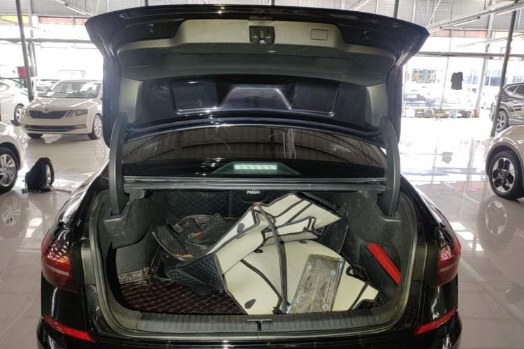 Used Volkswagen Passat 2020 330TSI Elite Edition China VI Trunk