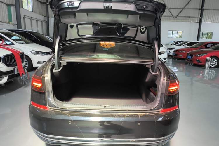 Used Volkswagen Passat 2020 330TSI Elite Edition China VI Trunk