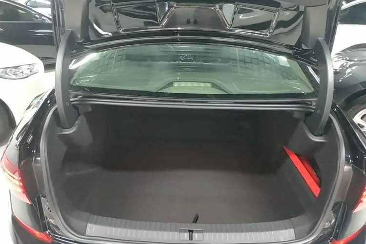 Used Volkswagen Passat 2020 330TSI Luxury Edition China VI Trunk