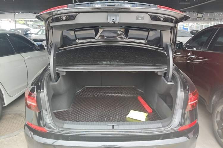 Used Volkswagen Passat 2020 Facelift 330TSI Elite Edition China VI Standard Trunk