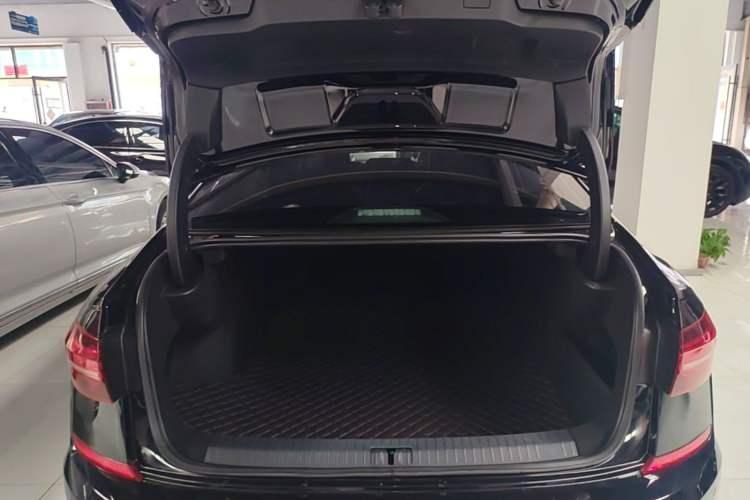 Used Volkswagen Passat 2020 Revised Version 330TSI Luxury Edition China VI Standard Trunk