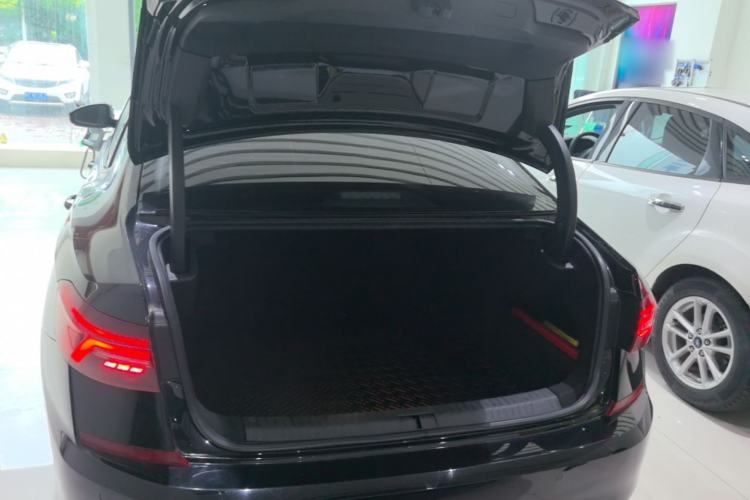 Used Volkswagen Passat 2020 330TSI Elite Edition China VI Trunk
