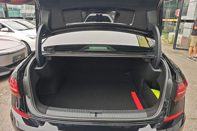 Used Volkswagen Passat 2020 330TSI Elite Edition China VI Trunk