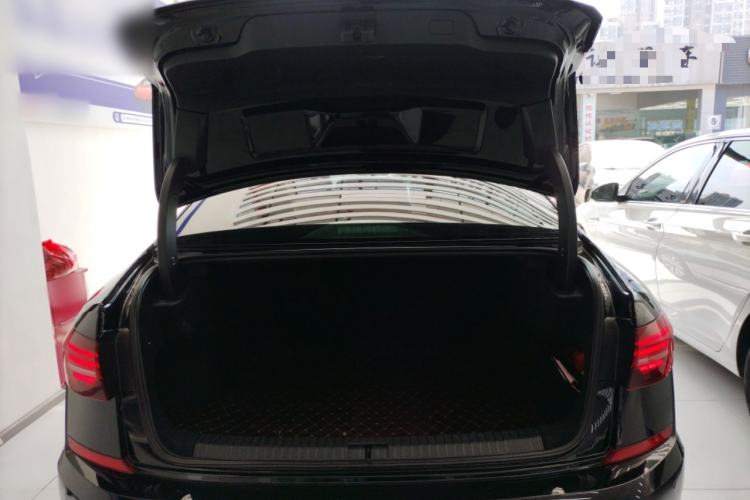 Used Volkswagen Passat 2020 330TSI Luxury Edition China VI Trunk