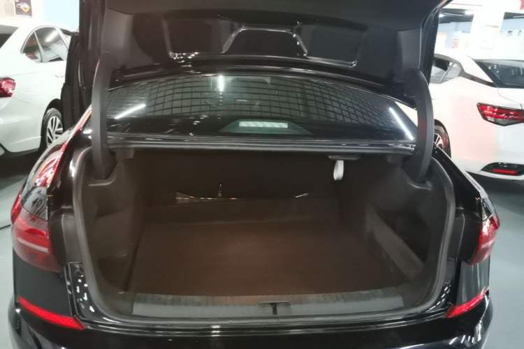 Used Volkswagen Passat 2020 Facelift 330TSI Elite Edition China VI Standard Trunk
