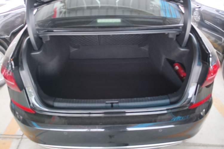 Used Volkswagen Passat 2020 330TSI Elite Edition China VI Trunk