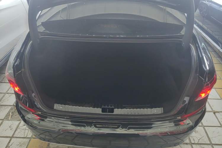 Used Volkswagen Passat 2020 Revised Version 280TSI Business Edition China VI Standard Trunk