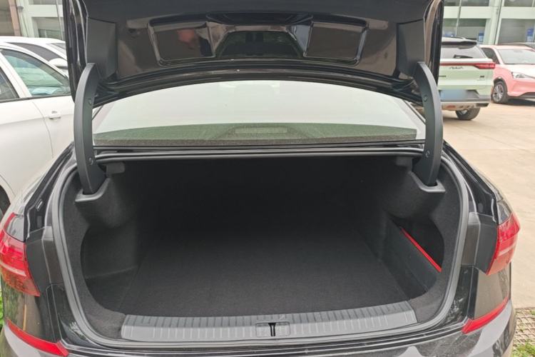 Used Volkswagen Passat 2020 330TSI Luxury Edition China VI Trunk