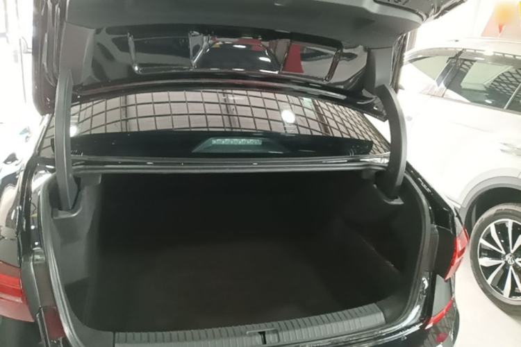 Used Volkswagen Passat 2020 Revised Version 330TSI Luxury Edition China VI Standard Trunk