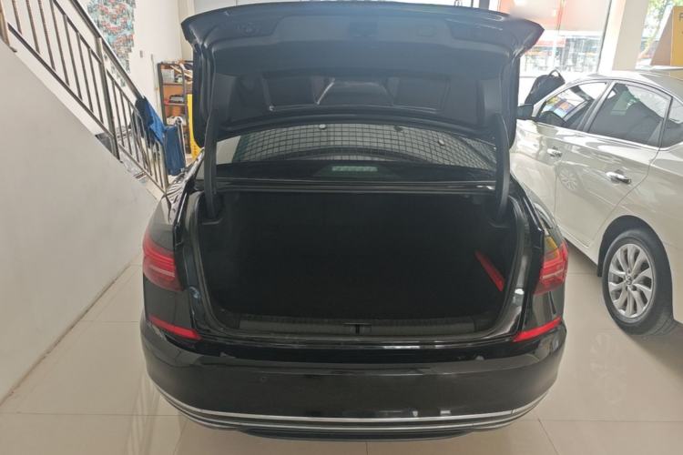 Used Volkswagen Passat 2020 330TSI Elite Edition China VI Trunk