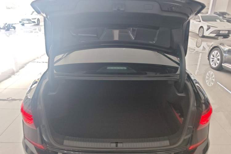 Used Volkswagen Passat 2020 Revised Version 330TSI Luxury Edition China VI Standard Trunk