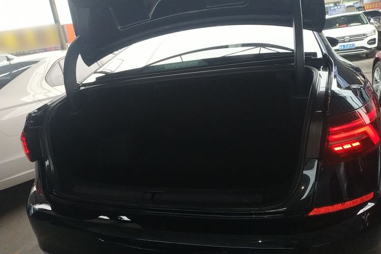 Used Volkswagen Passat 2020 330TSI Luxury Edition China VI Trunk