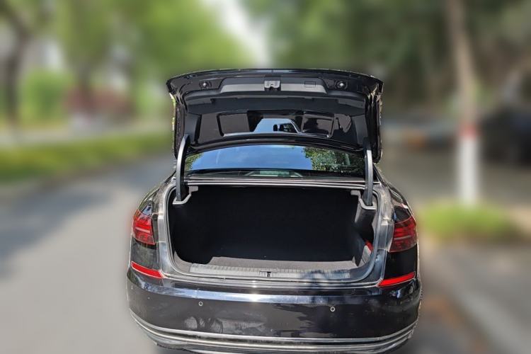 Used Volkswagen Passat 2020 330TSI Elite Edition China VI Trunk