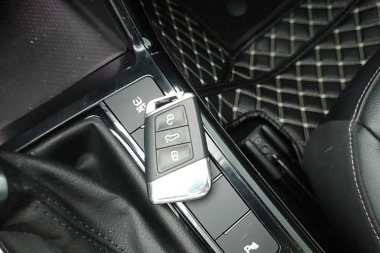 Used Volkswagen Passat 2020 330TSI Elite Edition China VI Vehicle Key