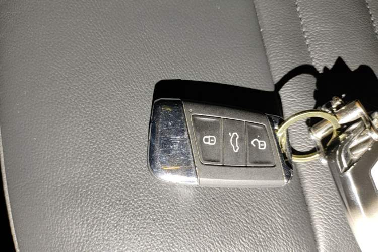 Used Volkswagen Passat 2020 330TSI Elite Edition China VI Vehicle Key