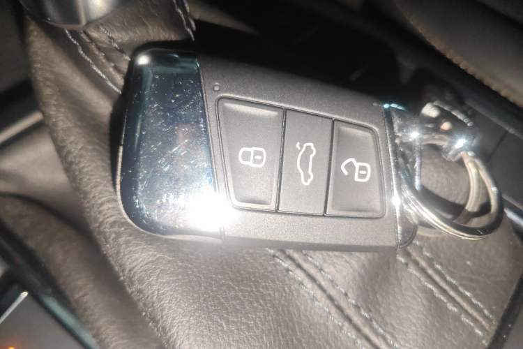 Used Volkswagen Passat 2020 Revised Version 280TSI Business Edition China VI Standard Vehicle Key