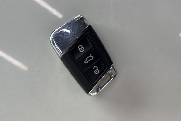 Used Volkswagen Passat 2020 Facelift 330TSI Elite Edition China VI Standard Vehicle Key