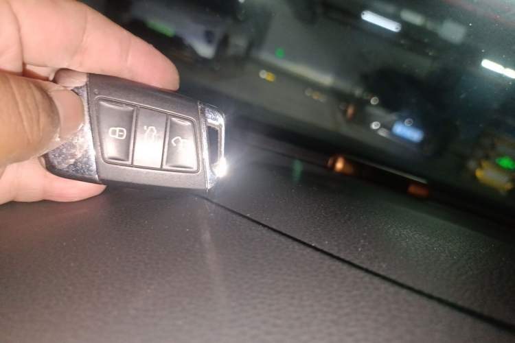 Used Volkswagen Passat 2020 330TSI Elite Edition China VI Vehicle Key
