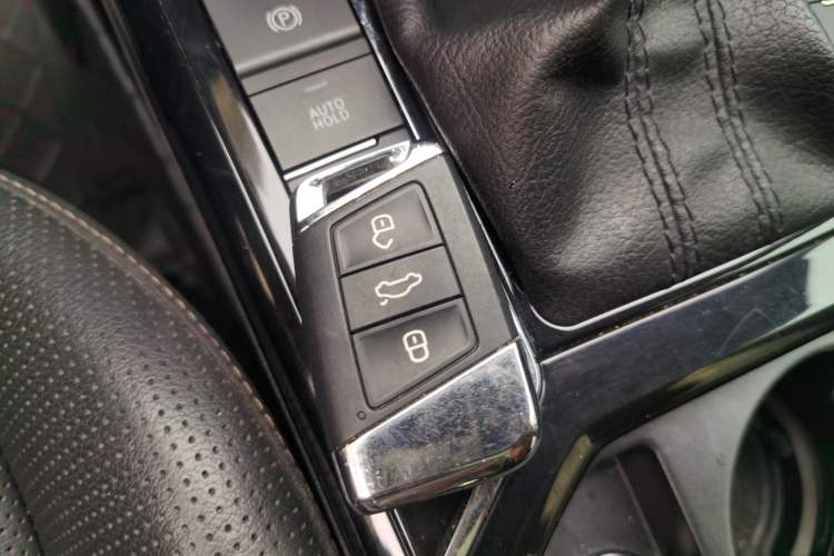 Used Volkswagen Passat 2020 Revised Version 330TSI Luxury Edition China VI Standard Vehicle Key