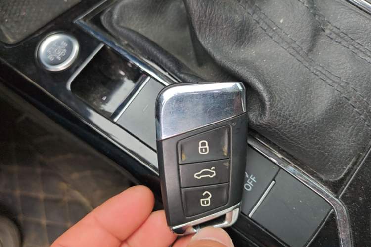 Used Volkswagen Passat 2020 330TSI Elite Edition China VI Vehicle Key