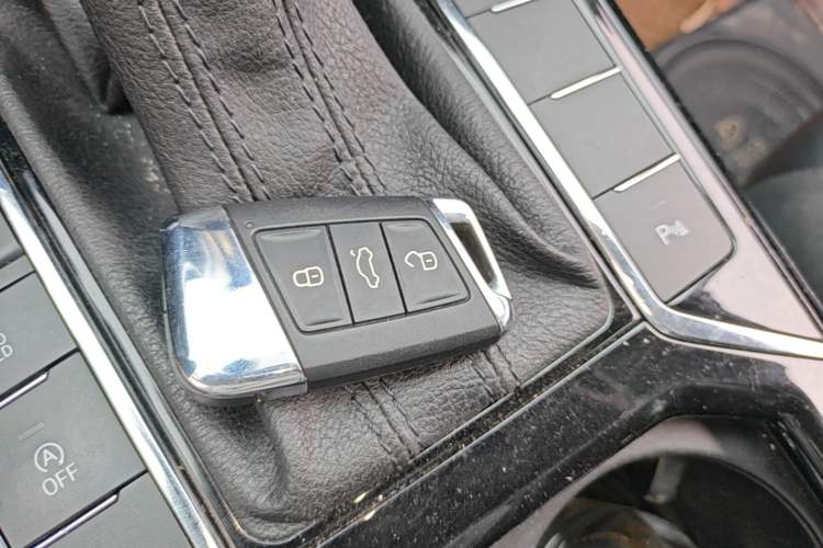 Used Volkswagen Passat 2020 Revised Version 330TSI Luxury Edition China VI Standard Vehicle Key