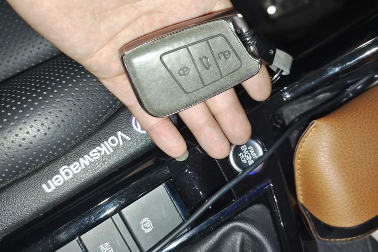 Used Volkswagen Passat 2020 Revised Version 330TSI Luxury Edition China VI Standard Vehicle Key