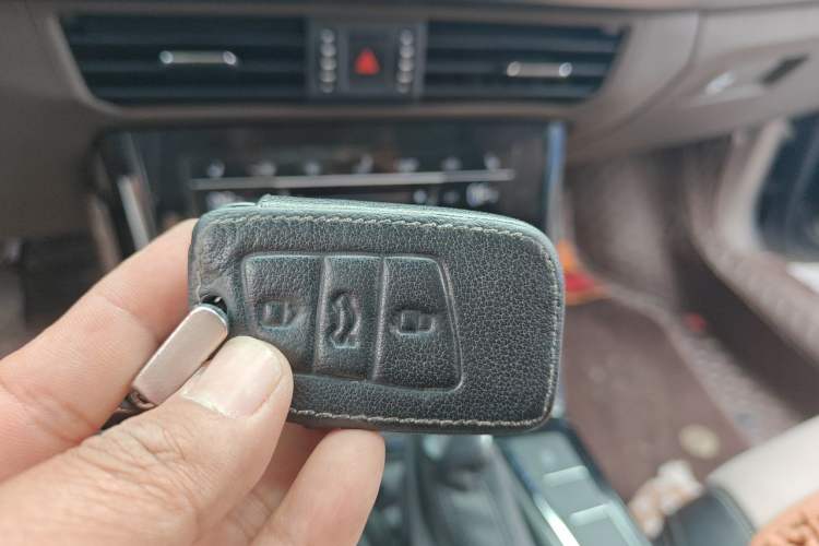 Used Volkswagen Passat 2020 330TSI Elite Edition China VI Vehicle Key