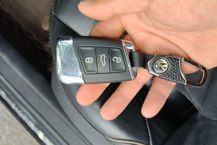 Used Volkswagen Passat 2020 330TSI Elite Edition China VI Vehicle Key