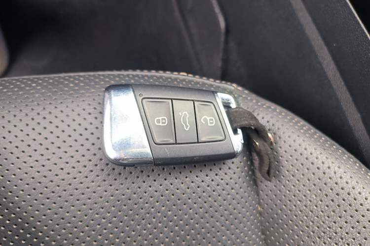 Used Volkswagen Passat 2020 Revised Version 330TSI Luxury Edition China VI Standard Vehicle Key