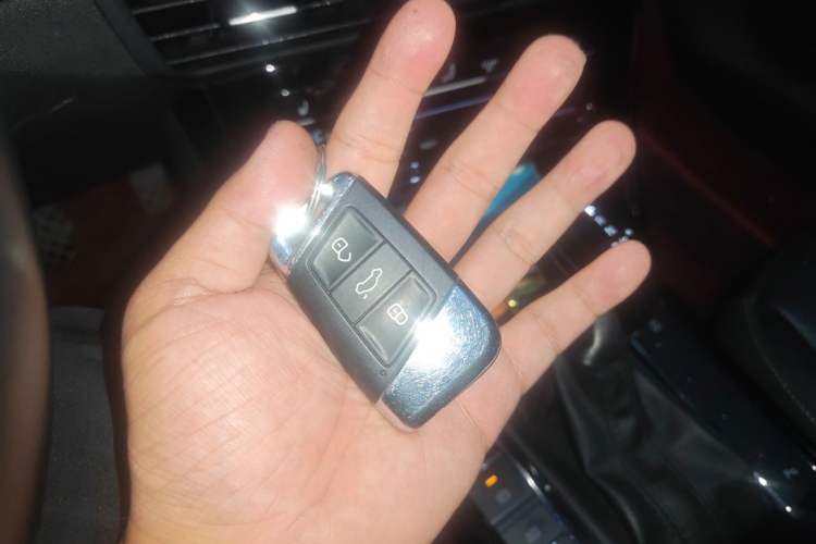 Used Volkswagen Passat 2020 330TSI Elite Edition China VI Vehicle Key