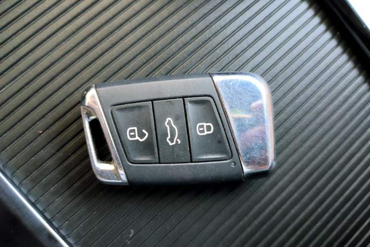 Used Volkswagen Passat 2020 Revised Version 330TSI Luxury Edition China VI Standard Vehicle Key