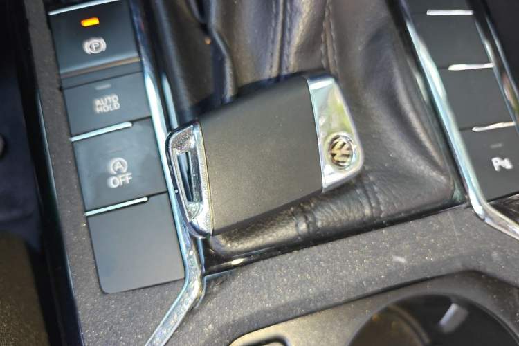 Used Volkswagen Passat 2020 330TSI Elite Edition China VI Vehicle Key