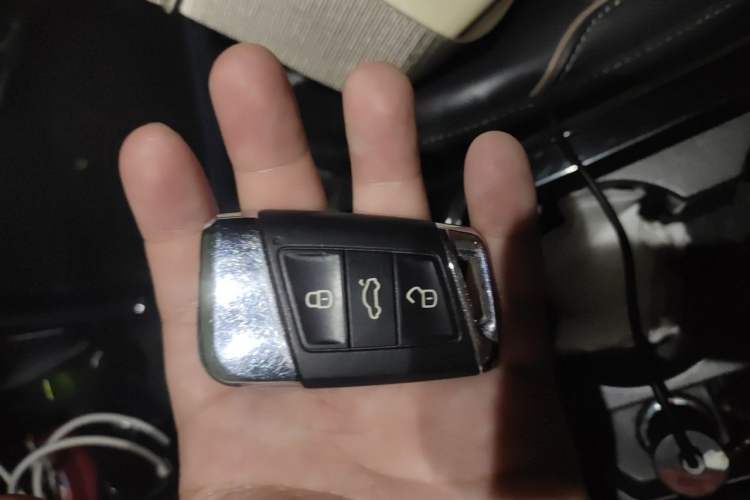 Used Volkswagen Passat 2020 330TSI Elite Edition China VI Vehicle Key