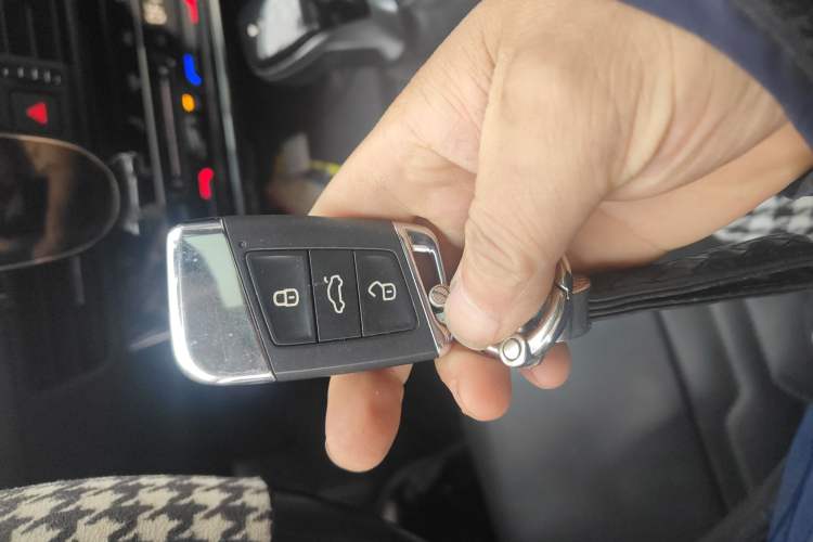 Used Volkswagen Passat 2020 330TSI Elite Edition China VI Vehicle Key