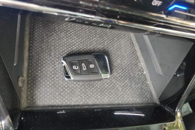 Used Volkswagen Passat 2020 330TSI Elite Edition China VI Vehicle Key