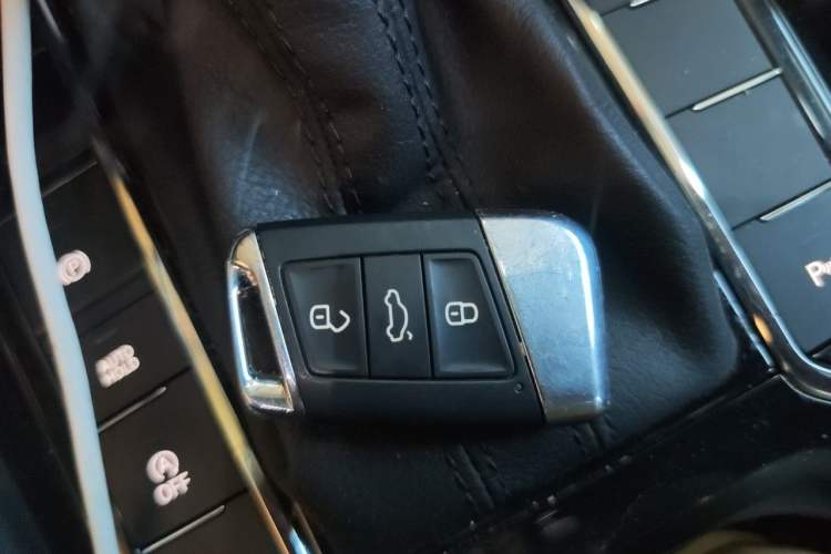 Used Volkswagen Passat 2020 330TSI Elite Edition China VI Vehicle Key