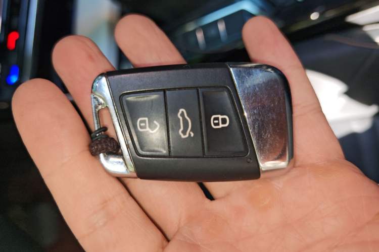 Used Volkswagen Passat 2020 330TSI Elite Edition China VI Vehicle Key