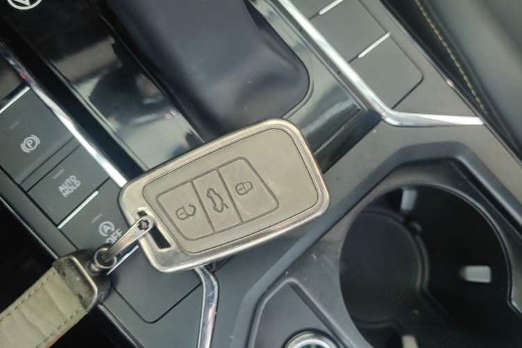 Used Volkswagen Passat 2020 Revised Version 280TSI Business Edition China VI Standard Vehicle Key
